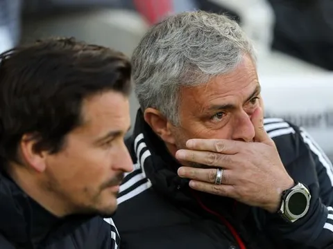 Chỉ một câu nói, Mourinho đã nhắc khéo Man Utd
