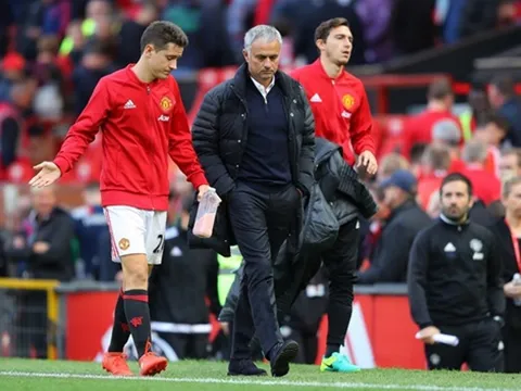 Jose Mourinho - hành trình 1 năm tại M.U và 13 câu nói đúng 'chất' Người đặc biệt