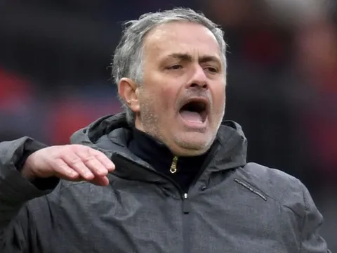 "Ban lãnh đạo Man Utd không nên ủng hộ Mourinho"