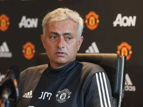 Mourinho bảo vệ chính sách mua sắm của Chelsea
