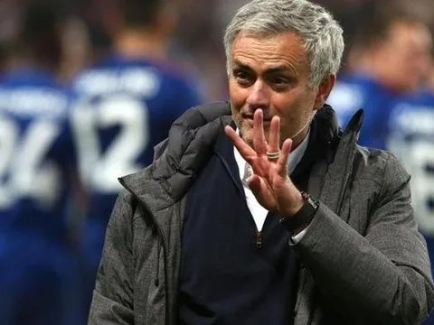 Mourinho cần thêm 4 cầu thủ để giúp M.U "bất khả chiến bại"