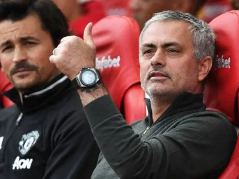 Mourinho cao tay, M.U đánh bại PSG ở thương vụ 60 triệu euro