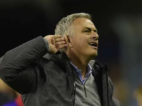 Mourinho có thói quen 'hủy diệt' Ajax