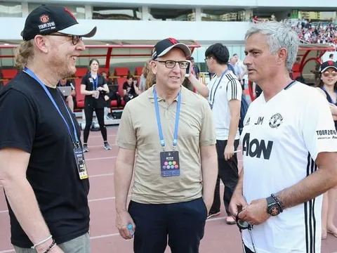 Mourinho đang "chơi dao" khi tạo kẻ thù trong nội bộ Man Utd