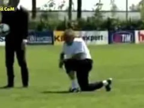 Mourinho đoạt bóng, solo, ghi bàn và ăn mừng