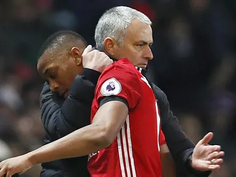 Mourinho dùng chiêu độc để giữ chân Martial