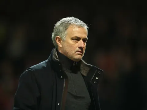 Mourinho gửi thông điệp đến nhà Glazer