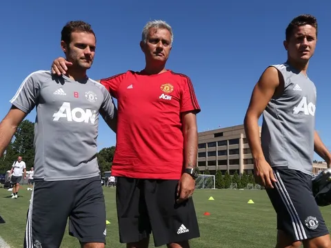 Mourinho hé lộ tình hình chấn thương của Mata, Herrera, Shaw