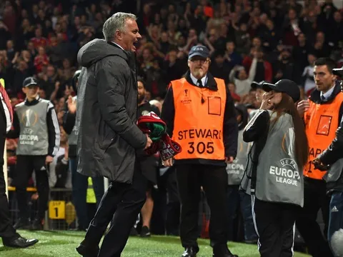 Man United gặp 'muôn vàn khó khăn' trước chung kết