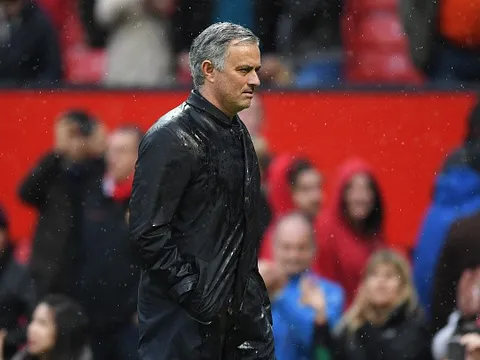 Mourinho: "Lên cung trăng...Man United xứng đáng bị trừng phạt"