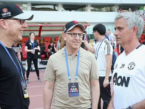 Mourinho phát cáu với ông chủ Mỹ vì thói chắt bóp