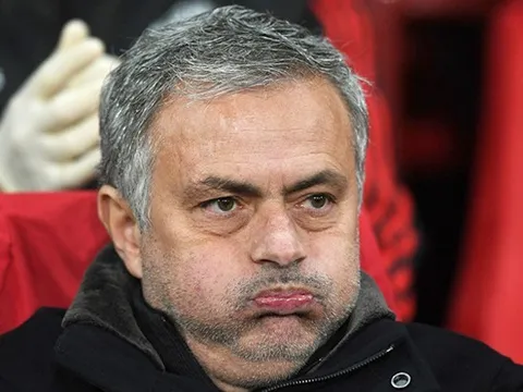 Mourinho: "MU may mắn đánh bại Arsenal"
