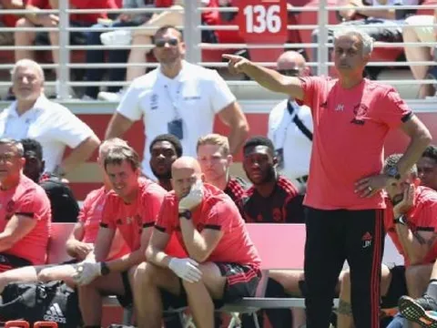 Mourinho ngầm chỉ trích BLĐ M.U: "Tôi không có được người tôi cần"