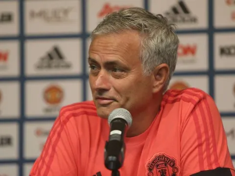 Mourinho thuyết phục "người thừa" Man Utd: 'Cậu vẫn có tương lai'