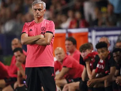 Mourinho trong cơn bấn loạn: MU nguy to rồi!