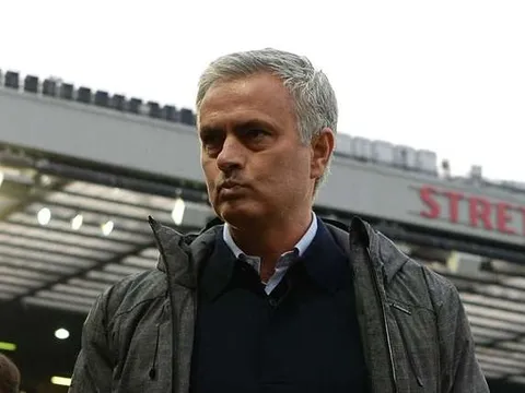 Mourinho tự coi bản thân 'nhỏ bé' tại Man United