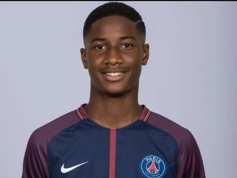 PSG chính thức kí hợp đồng chuyên nghiệp với Moussa Sissako
