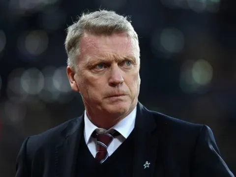 TIẾT LỘ: Moyes to tiếng với Carroll, suýt tẩn nhau trong đường hầm