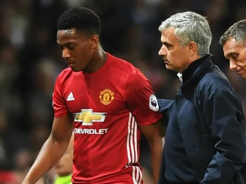 Sau Shaw và Pogba, Mourinho cũng đang đẩy Martial khỏi MU
