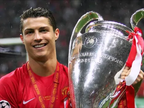 MU hốt mẻ lưới Ronaldo: Quỷ đỏ thật đáng sợ!