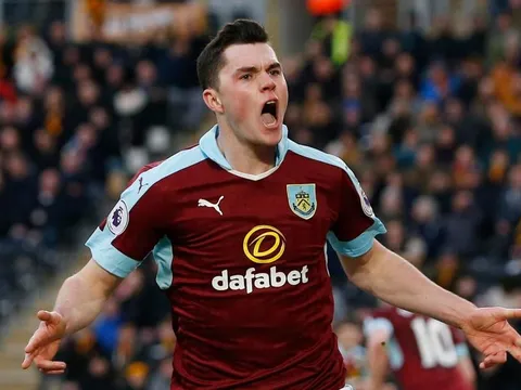 M.U rút bài tẩy, đá văng Liverpool khỏi thương vụ Michael Keane