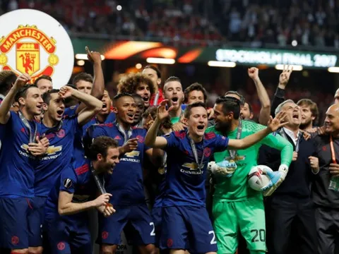 MU vô địch nhờ chơi kiểu Van Gaal và thắng kiểu Mourinho