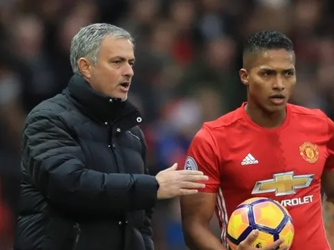 Mua Diogo Dalot, Mourinho đặt trọn niềm tin vào Valencia