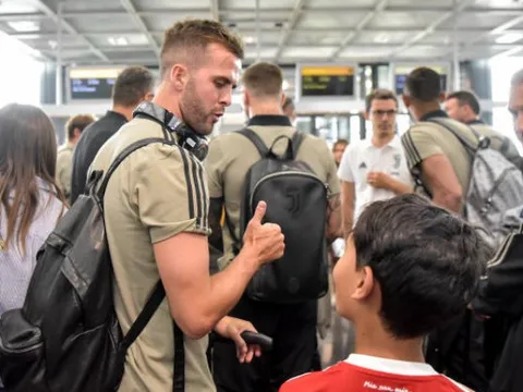 Mục tiêu 100 triệu euro của Barcelona vui vẻ sang Mỹ cùng Juventus