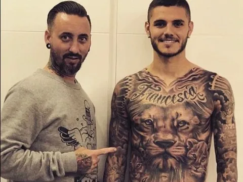 Mục tiêu của Man Utd xăm hình chúa sơn lâm kín cả người