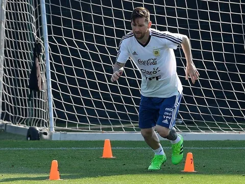 Muốn vô địch, người dân Argentina cần 'tha' cho Messi