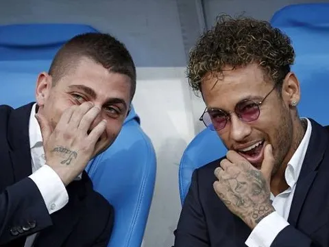 Neymar gượng gạo nhận cúp quốc gia Pháp cùng đồng đội