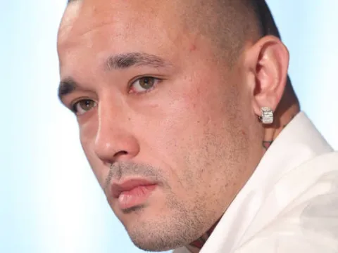 Nainggolan mặt đầy cau có trong ngày ra mắt Inter