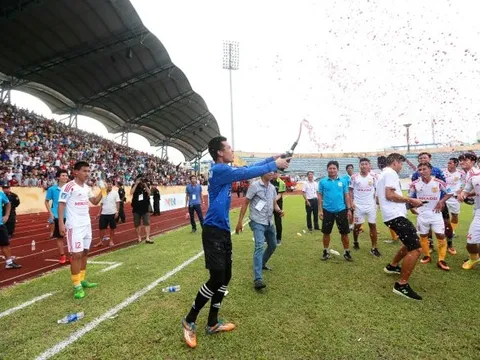Nam Định lên hạng sau 7 năm chờ đợi mòn mỏi