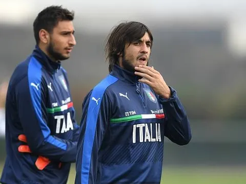 Napoli vào cuộc, Milan coi chừng mất cả chì lẫn chài