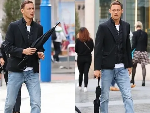 Nemanja Matic lịch lãm như quý ông trên phố Manchester