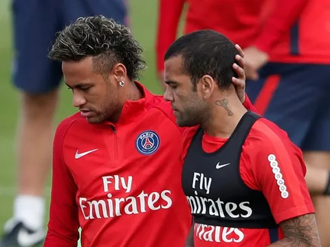 Neymar bị tố dối lừa Barca suốt hơn 1 tháng