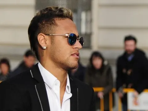 Neymar xem xét tố Barca quỵt tiền lên FIFA