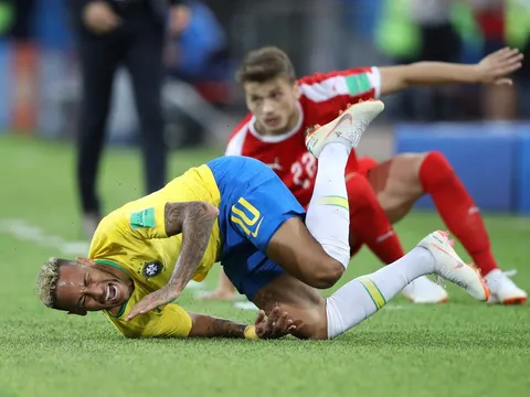Neymar: Đừng mãi chỉ là một diễn viên đá bóng