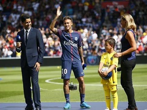 Neymar được chào đón như siêu sao Hollywood ở sân Công viên các hoàng tử