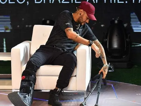 Neymar hé lộ ngày trở lại