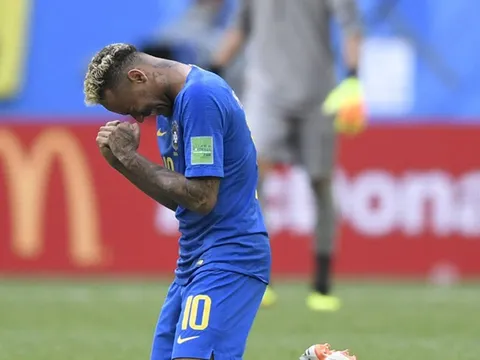 Neymar khóc: Chẳng ai dành sẵn quả ngọt cho ta hái