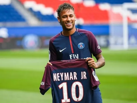 Nhìn lại một năm sau vụ 'siêu bom tấn' Neymar: Ai được, ai mất?