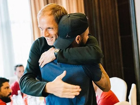 Neymar "tay bắt mặt mừng" trong ngày hội ngộ thầy mới
