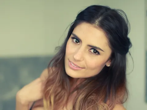 Ngắm Layla Anna Lee - MC cực hot ở Champions League mùa này
