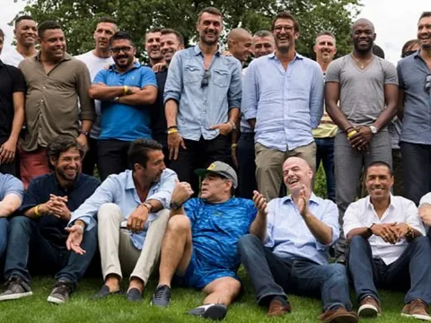 Ngày gặp lại, Buffon ăn đứt Ronaldo, Maradona,... về ngoại hình