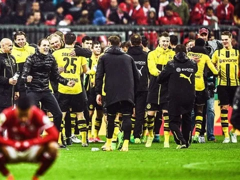 Ngược dòng kịch tính trước Bayern, Dortmund hướng tới danh hiệu đầu tiên