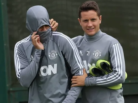 'Người bí ẩn' trở lại, xuất hiện trên sân tập Man Utd