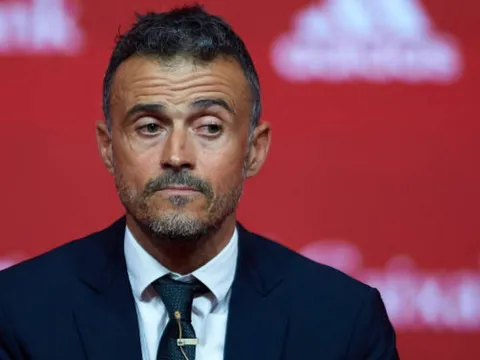 Người cũ Barcelona chính thức ra mắt trên vai trò HLV trưởng La Roja