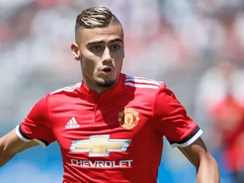 Fan Man Utd 'chỉ điểm' Mourinho cái tên xứng đáng thay Carrick
