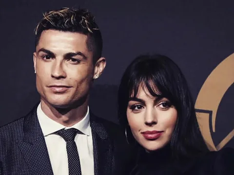 Người yêu 'cạn lời' với siêu phẩm của Ronaldo